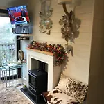 Mistletoe One Luxury With Hot Tub