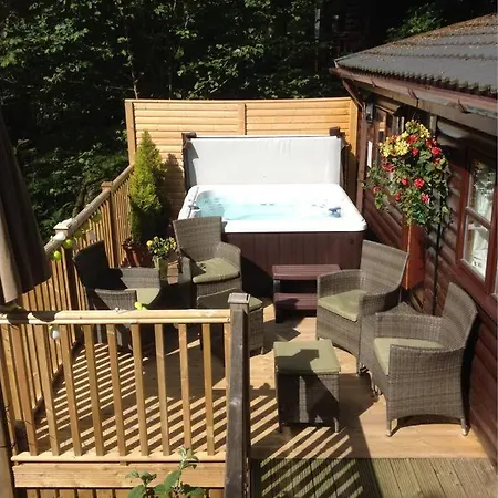 Mistletoe One Luxury With Hot Tub *