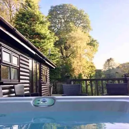 Holiday home Mistletoe One Luxury With Hot Tub *