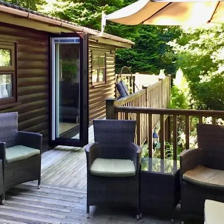 Mistletoe One Luxury With Hot Tub 펜션 *