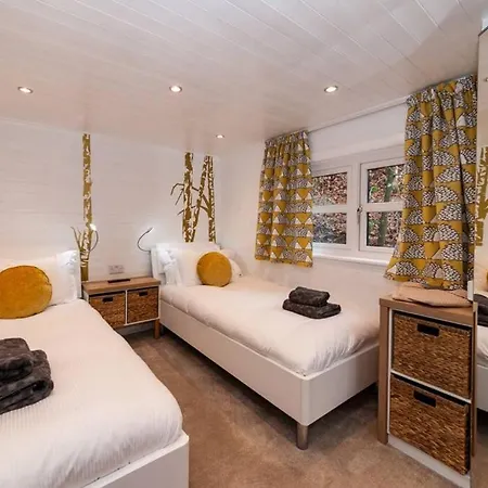 Mistletoe One Luxury With Hot Tub Semesterbostad