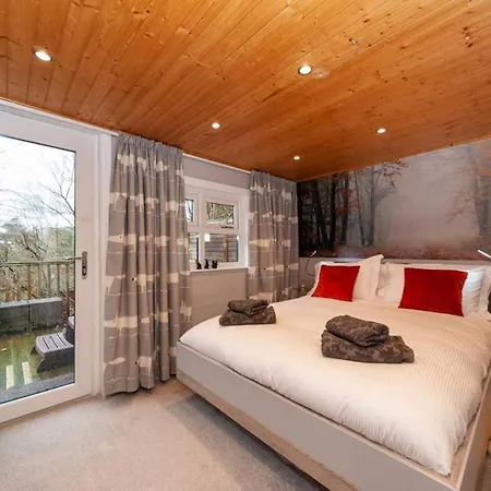 Mistletoe One Luxury With Hot Tub * Windermere