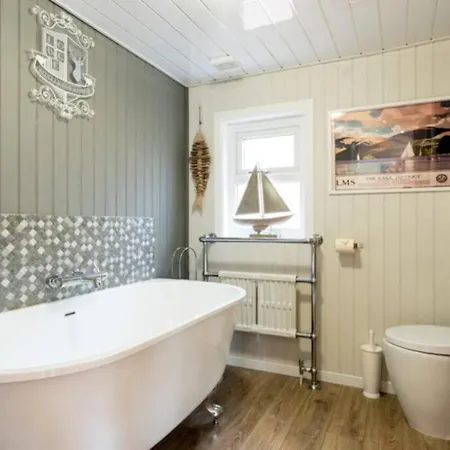 Mistletoe One Luxury With Hot Tub Semesterbostad Windermere