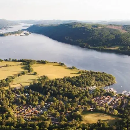Mistletoe One Luxury With Hot Tub Holiday home