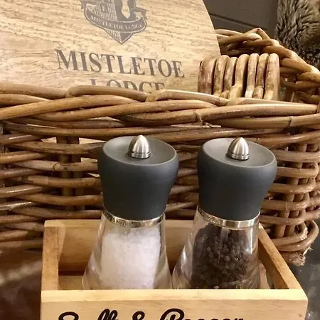 Mistletoe One Luxury With Hot Tub * ويندرمير