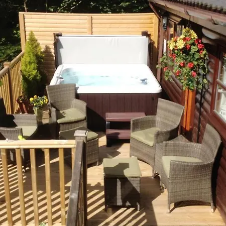 Mistletoe One Luxury With Hot Tub Holiday home *