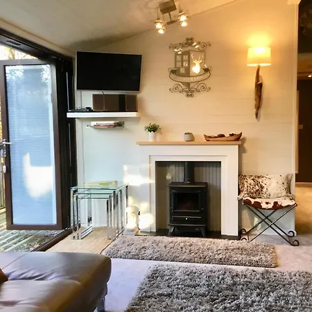 Mistletoe One Luxury With Hot Tub 펜션