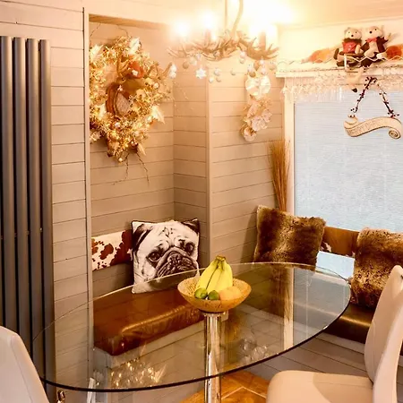 Mistletoe One Luxury With Hot Tub