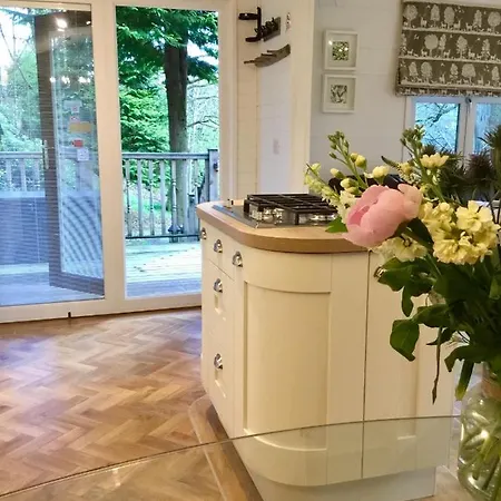 Semesterbostad Mistletoe One Luxury With Hot Tub Windermere