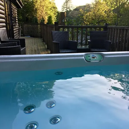 Mistletoe One Luxury With Hot Tub * Windermere