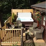 Mistletoe One Luxury With Hot Tub *