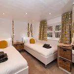 Mistletoe One Luxury With Hot Tub Feriehus