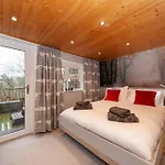 Mistletoe One Luxury With Hot Tub * Windermere