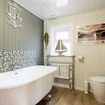 Mistletoe One Luxury With Hot Tub Feriehus Windermere