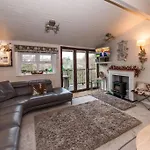 Mistletoe One Luxury With Hot Tub *