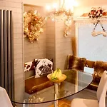 Mistletoe One Luxury With Hot Tub