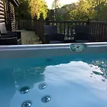 Mistletoe One Luxury With Hot Tub * Windermere